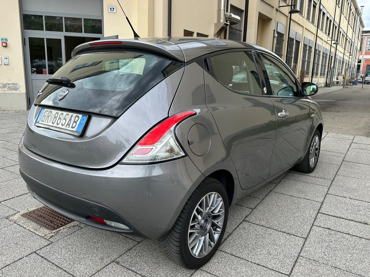 Lancia Ypsilon 1.2 69 CV 5 porte GPL Ecochic Platinum