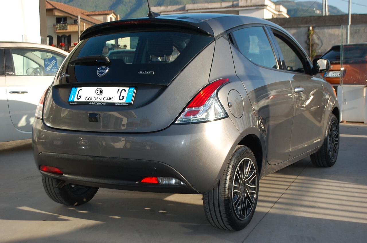 Lancia Ypsilon 1.0 firefly 70CV hybrid Gold Plus S&S Uff Italy USB