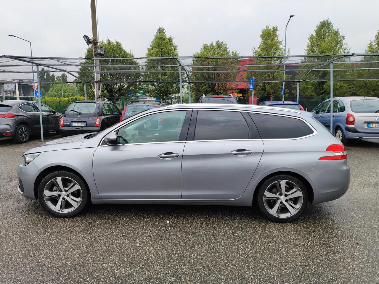 Peugeot 308 PureTech Turbo 130 S&S SW Allure