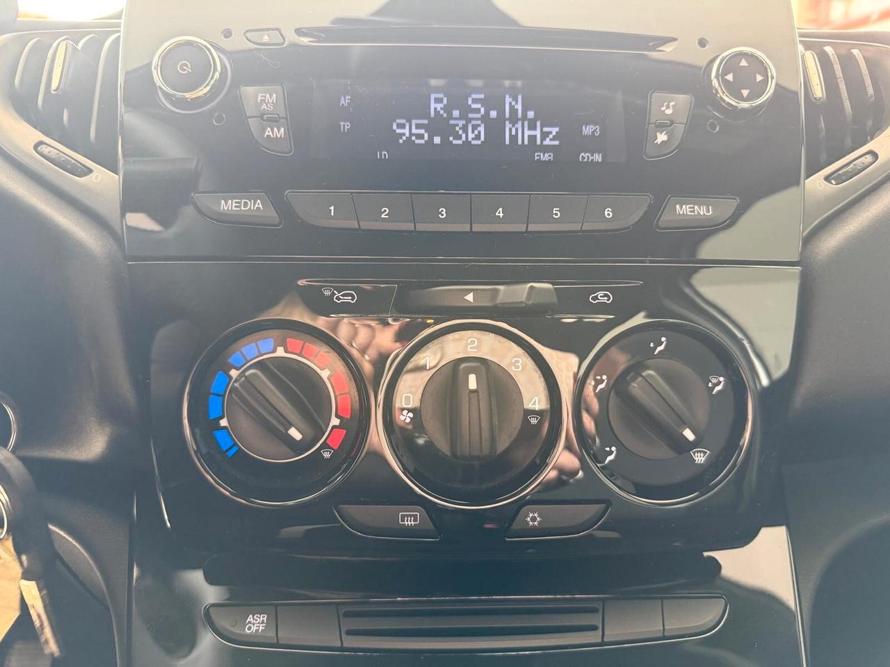 LANCIA YPSILON 0.9 METANO 2014 93.362 KM