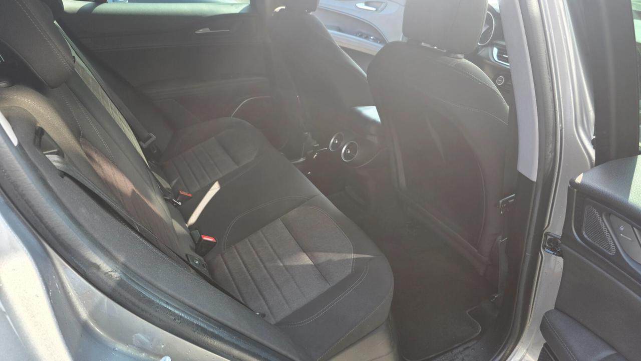 Alfa Romeo Stelvio 2.2 Turbodiesel 160 CV AT8 RWD Sport-Tech