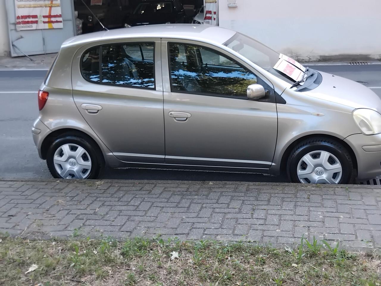 Toyota Yaris 1.0i 16V cat 5 porte KM 130 IDEALE PER NEO PATENTATI A 2.499 EURO