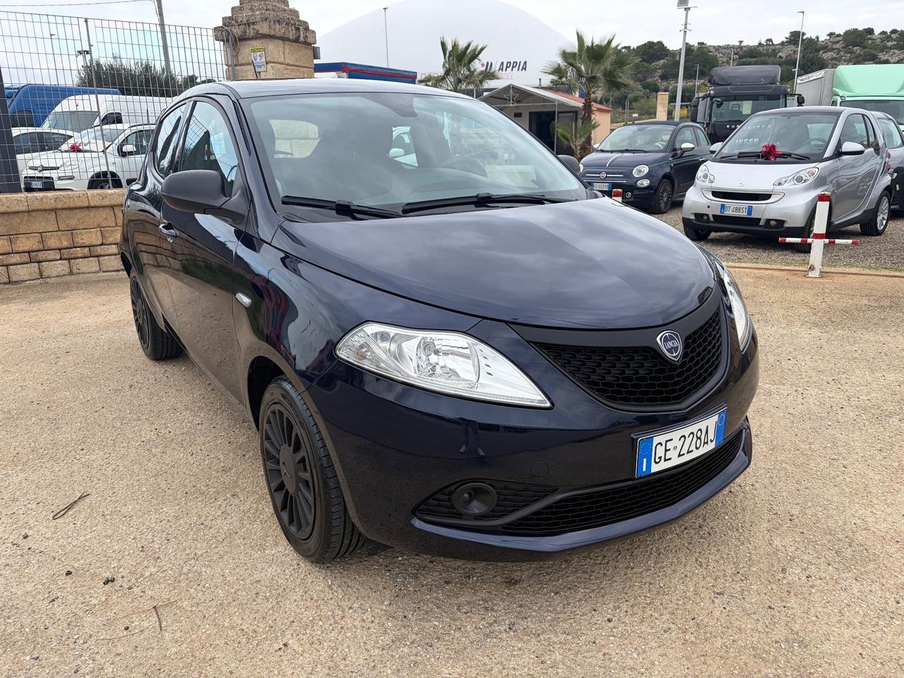 Lancia Ypsilon 1.0 FireFly 5 porte S&S Hybrid Ecochic Silver
