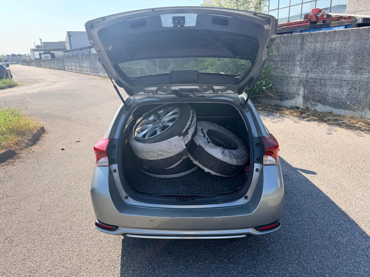 Toyota Auris Touring Sports 1.8 Hybrid Lounge