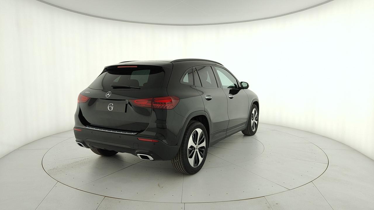 Mercedes-Benz GLA 200 d automatic