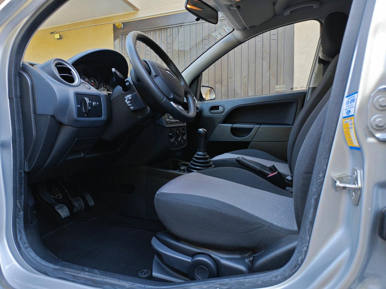 Ford Fiesta 1.2 BENZINA 75cv / 23.339km / Unipro