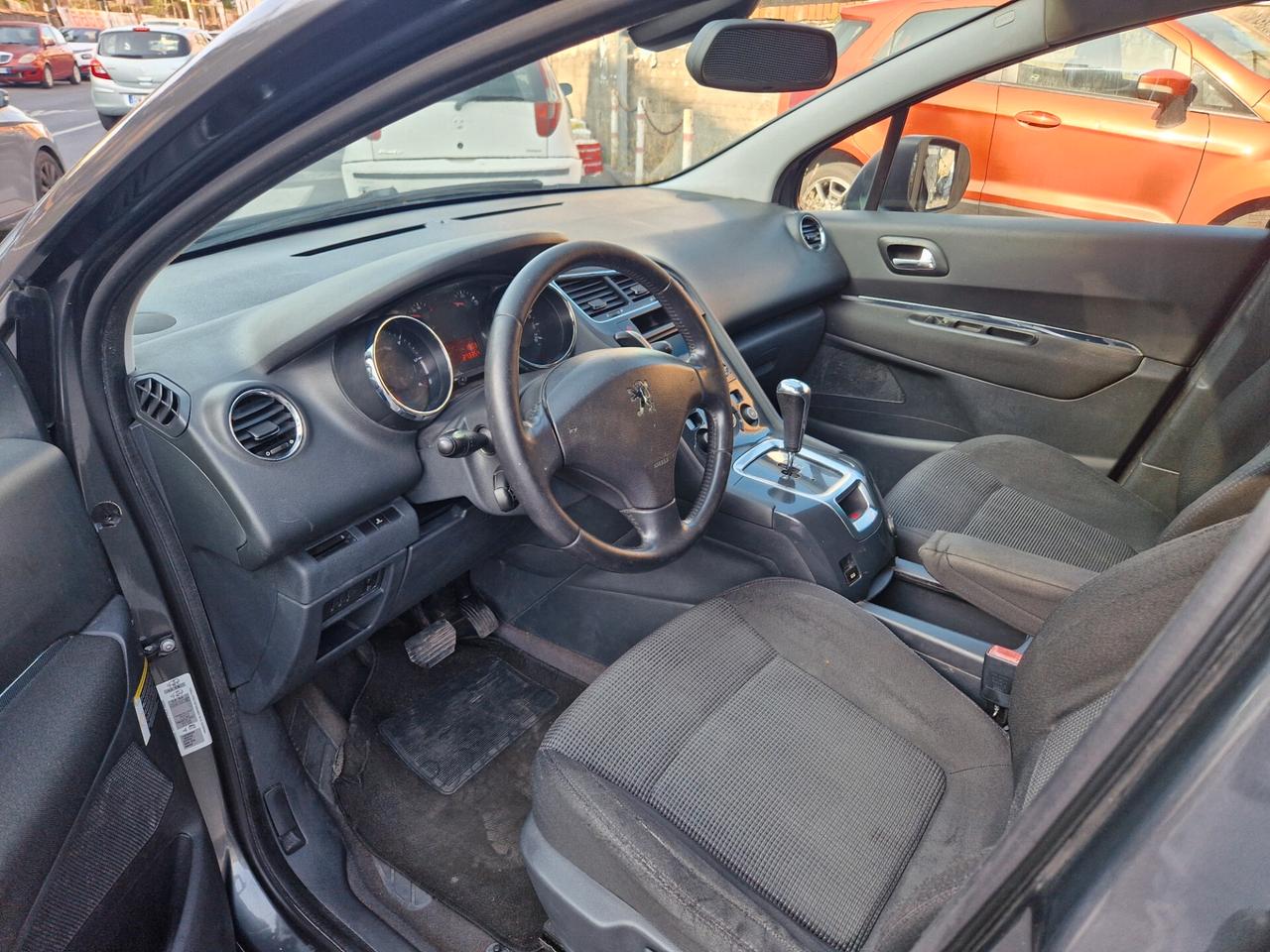 Peugeot 5008 1.6 HDi 110CV cambio robotizzato Tecno