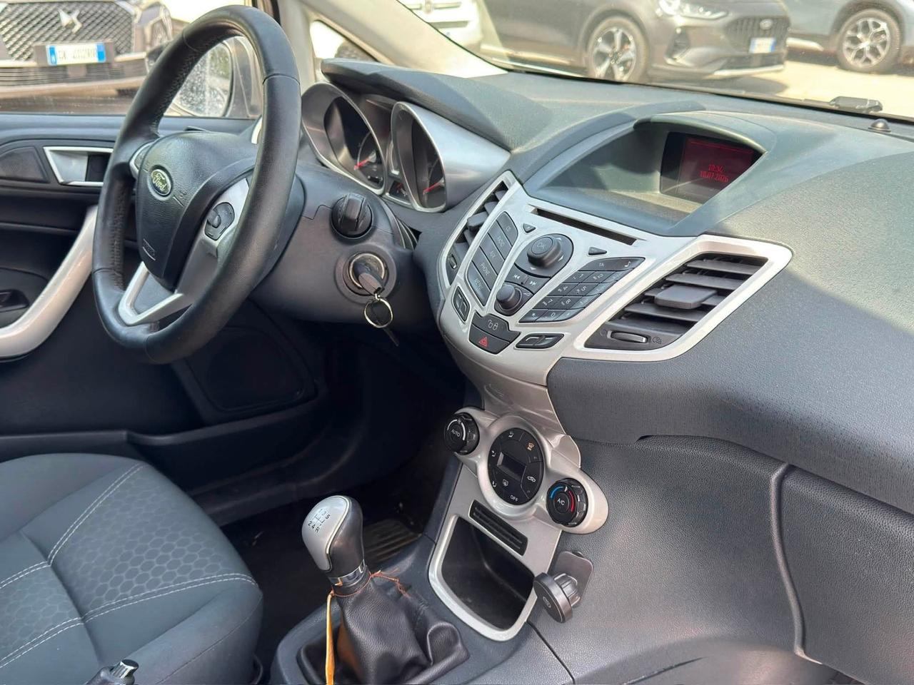 Ford Fiesta 1.4 TDCi 70CV 5 porte Titanium