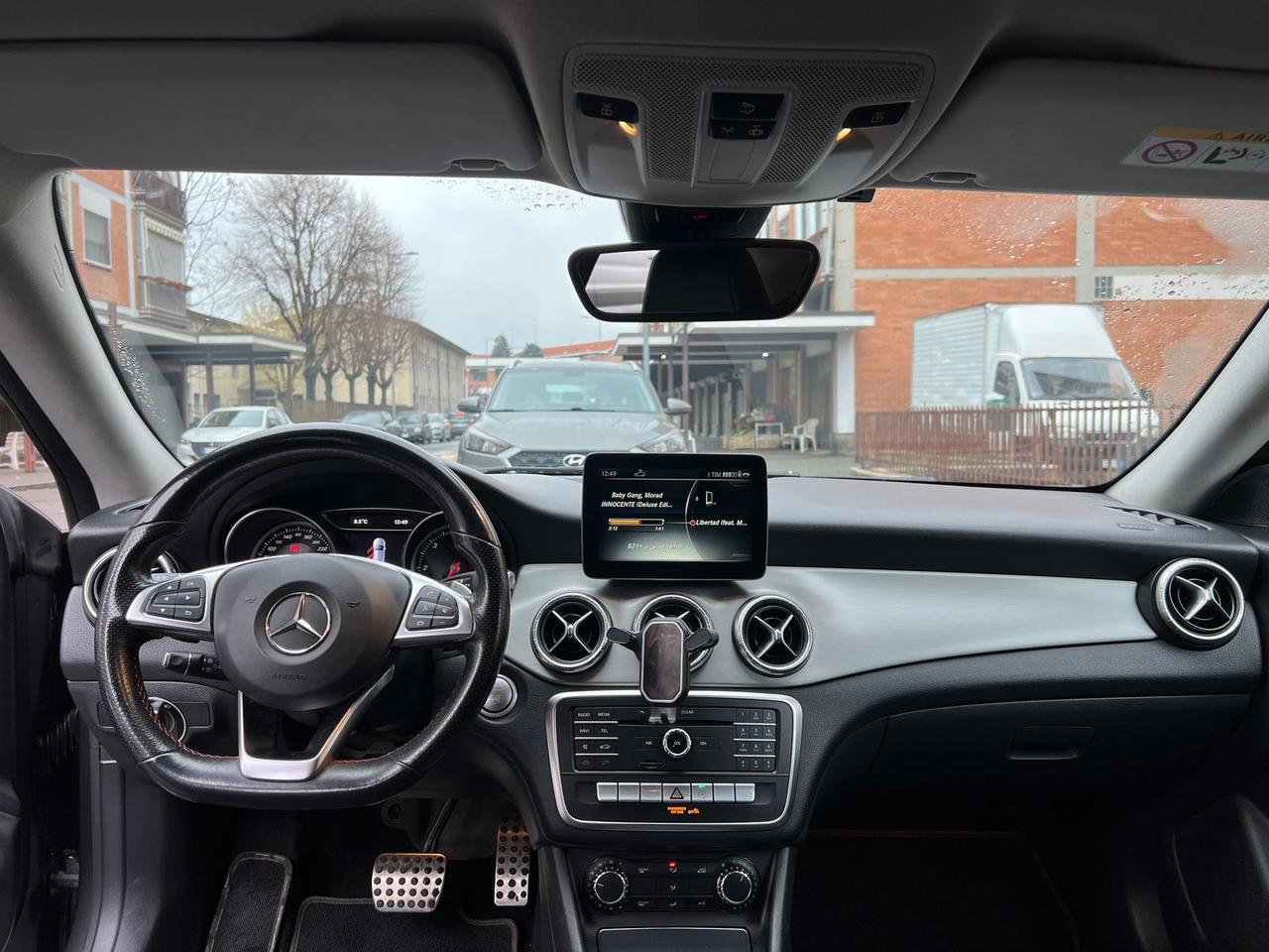 Mercedes-Benz CLA 200 D Premium