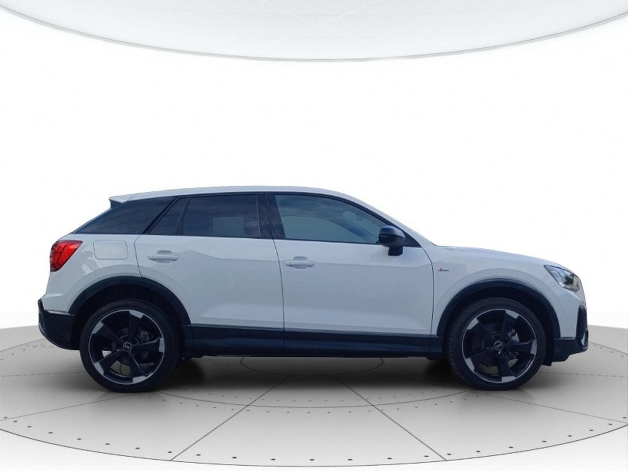 Audi Q2 30 2.0 tdi identity black