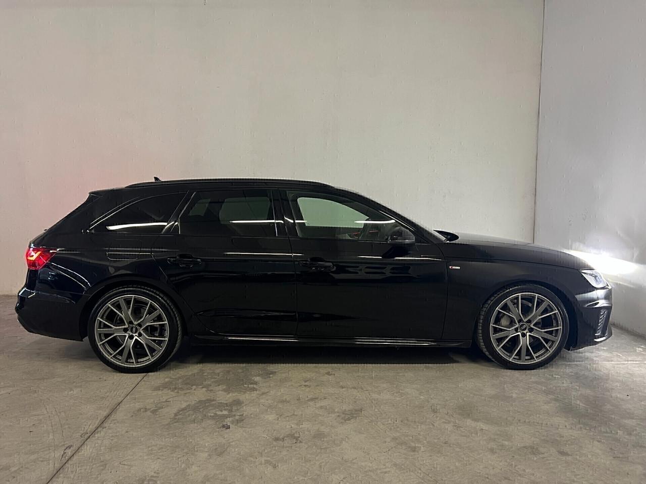 Audi A4 Avant 40 TDI quattro S tronic Identity Black