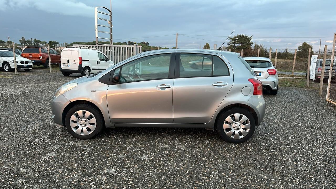 Toyota Yaris 1.0 benzina 5 porte