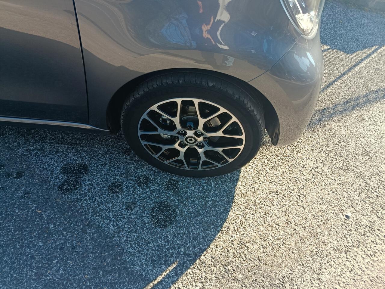 Smart ForFour EQ Pulse