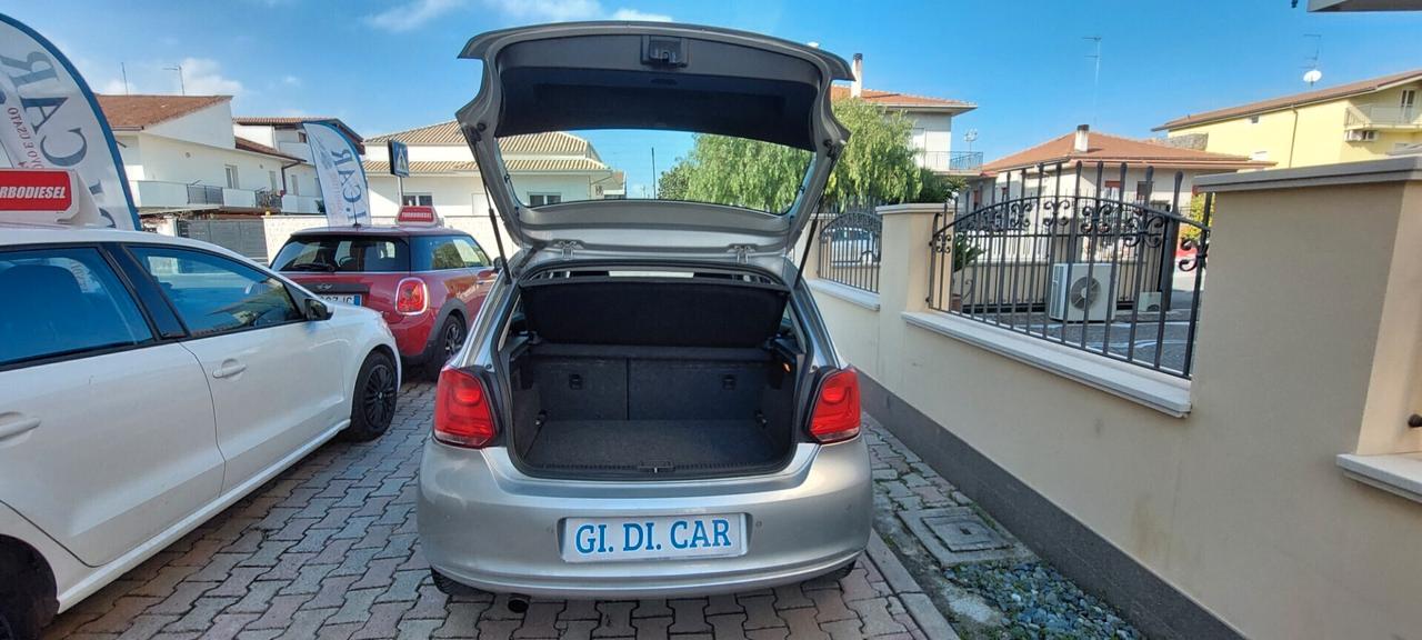 POLO 1,6 DIESEL 90 CV TELEFONO SENSORI COMANDI AL VOLANTE LEGA IMPECCABILE X NEOPATENTATI