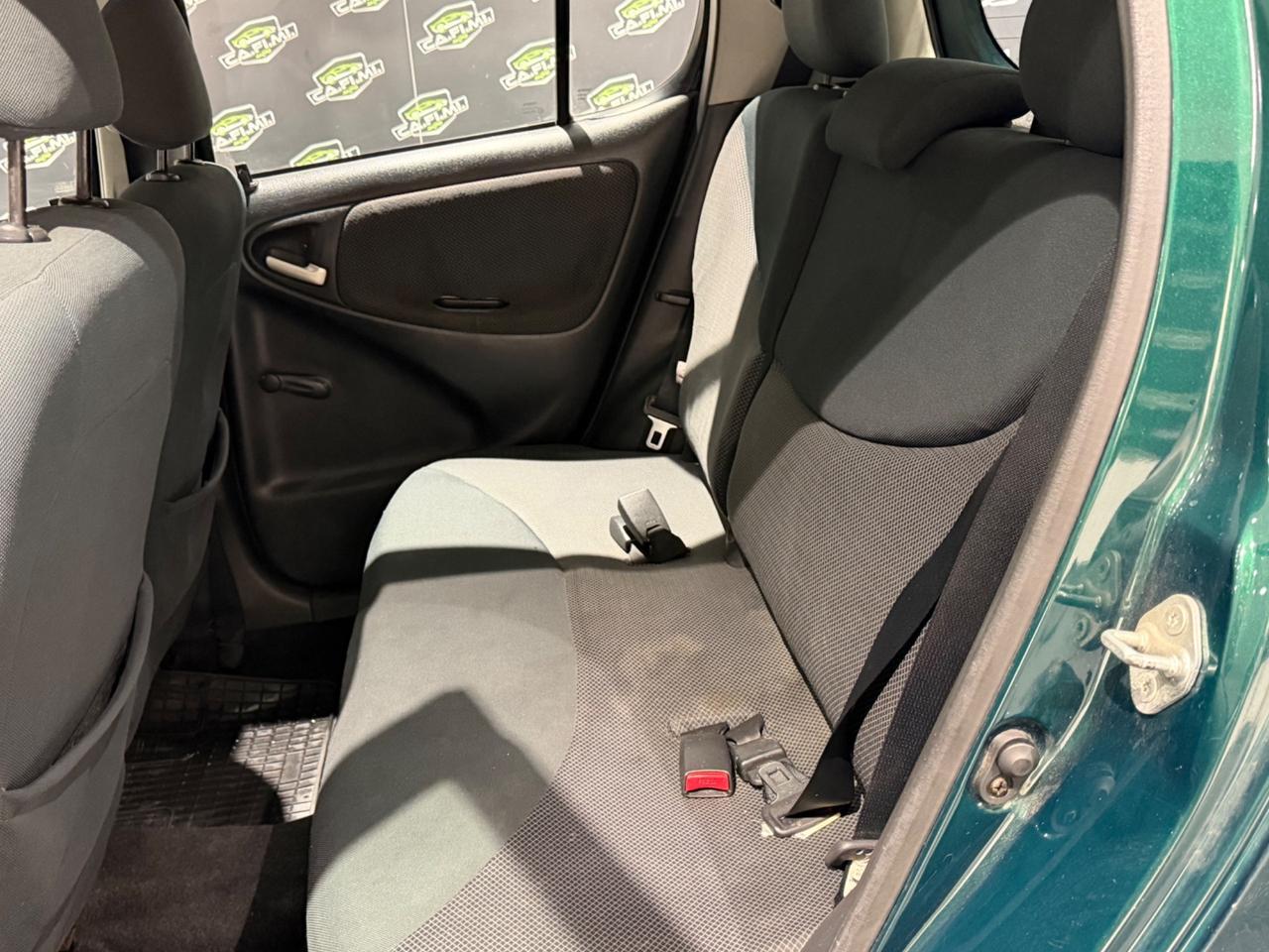 Toyota Yaris - 2004 1.0 benz 65 cv 143000 km