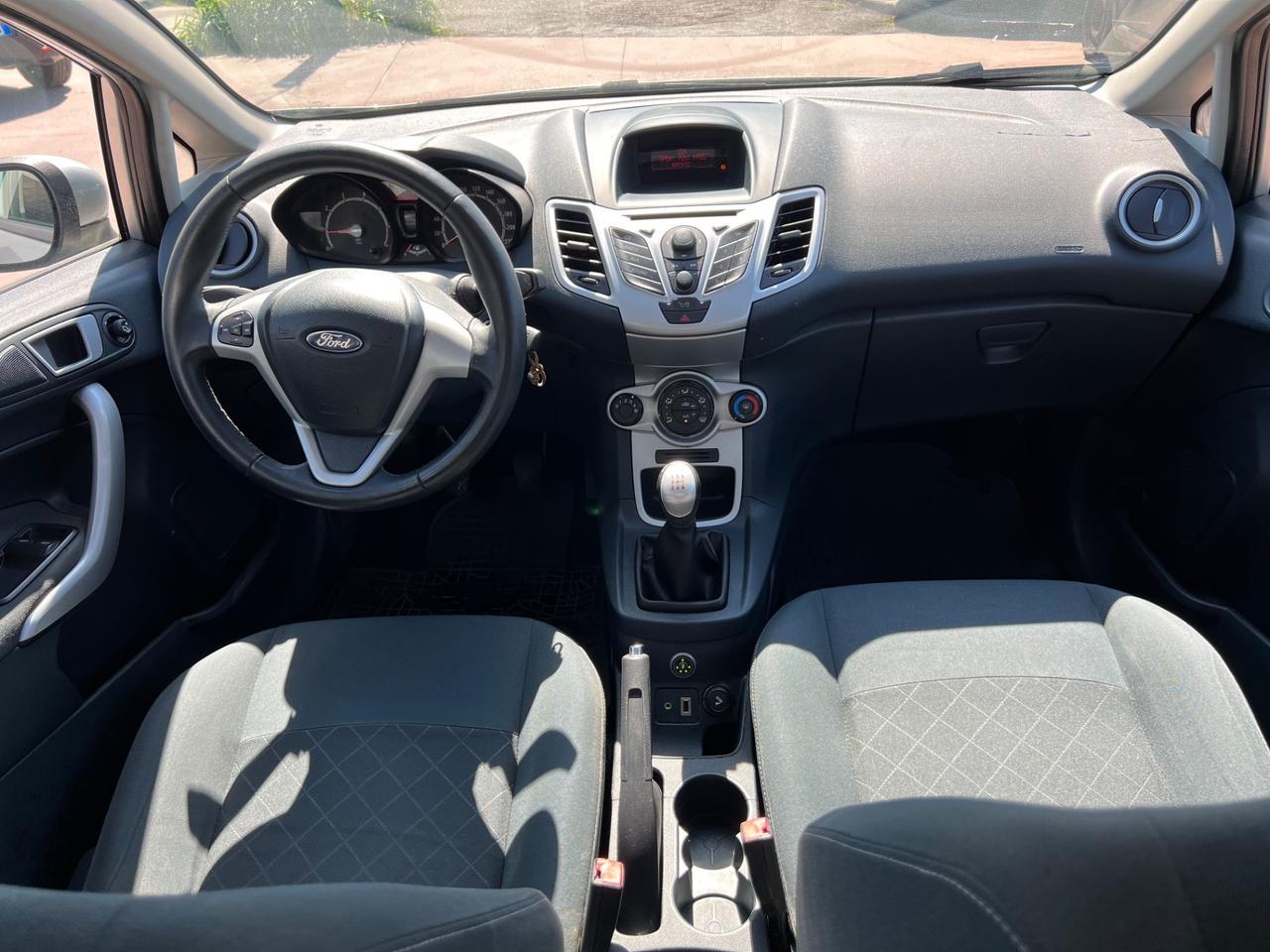 Ford Fiesta 1.4 16V 5p. Bz.- GPL Titanium Bs.
