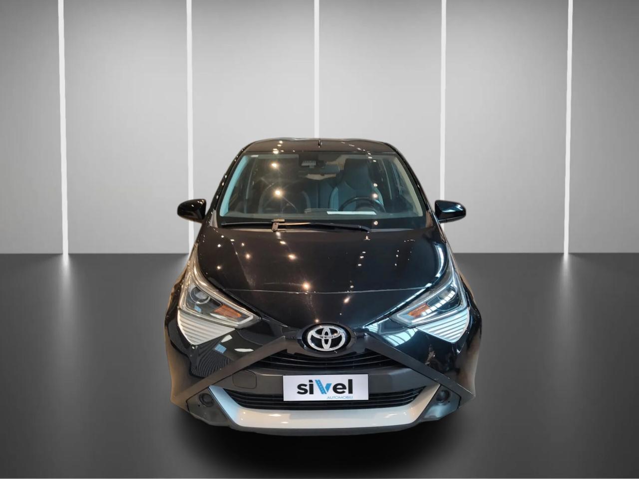 Toyota Aygo Connect 1.0 VVT-i 72 CV 5 porte x-clusiv