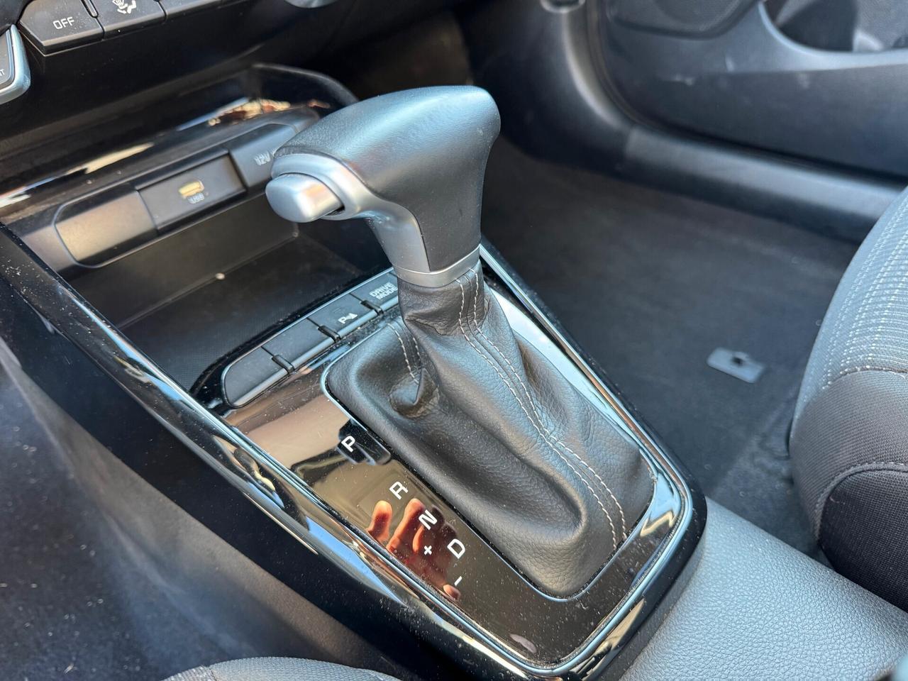 Kia Stonic 1.0cc T-GDi 120cv MHEV DCT Style