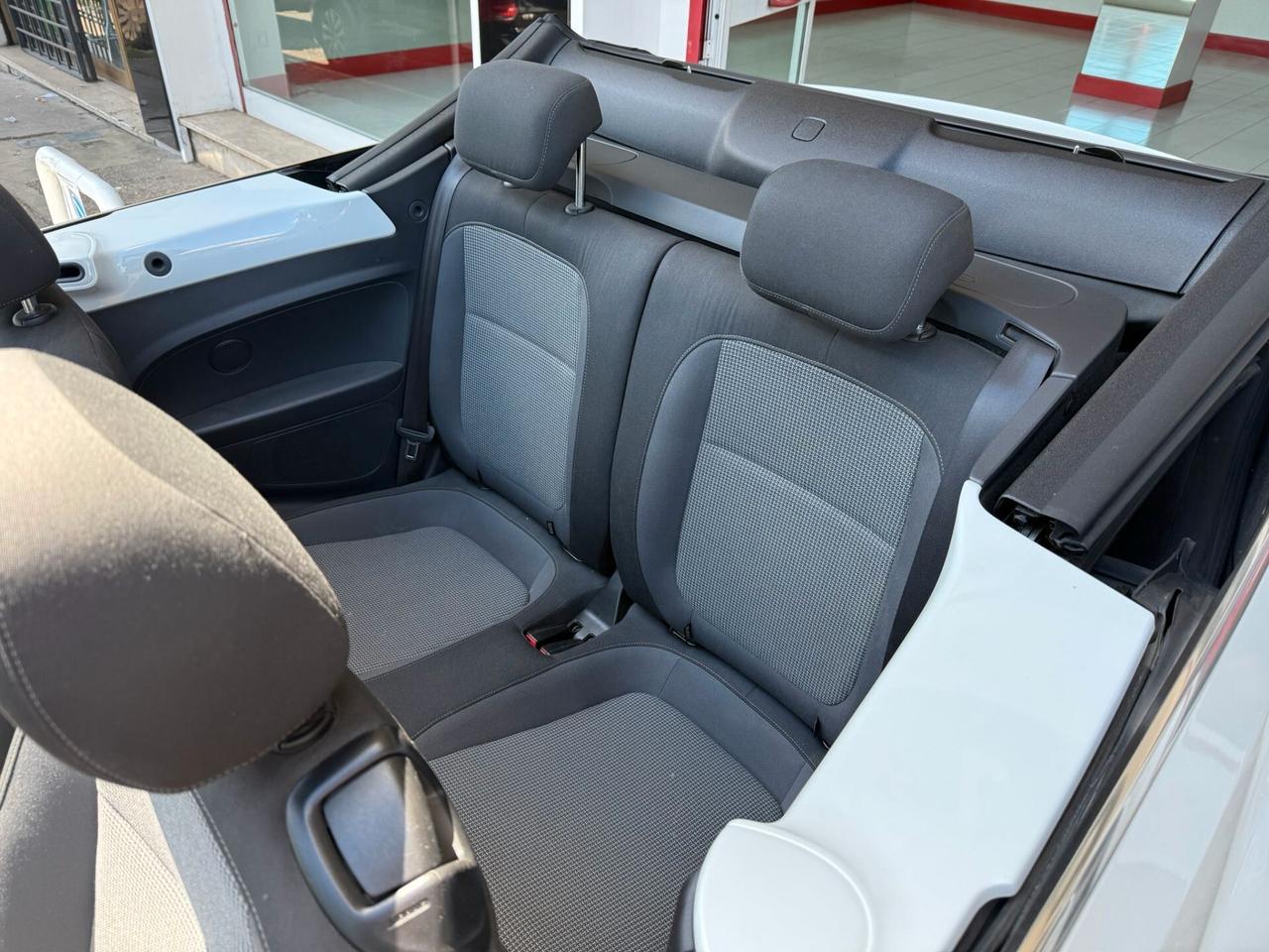 Volkswagen Maggiolino Cabrio 1.6 TDI Design