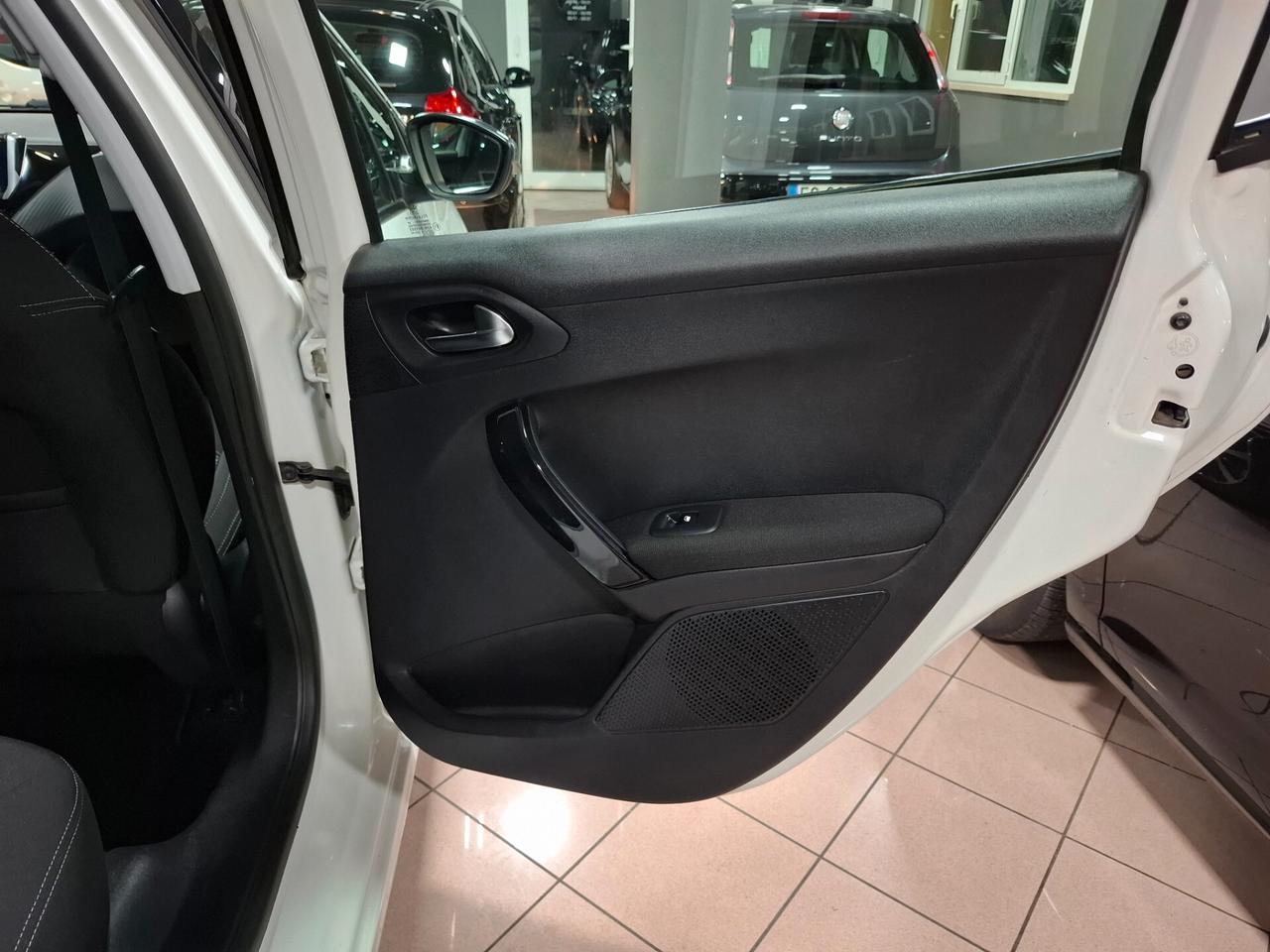 Peugeot 208 1.2 benzina Neopatentati