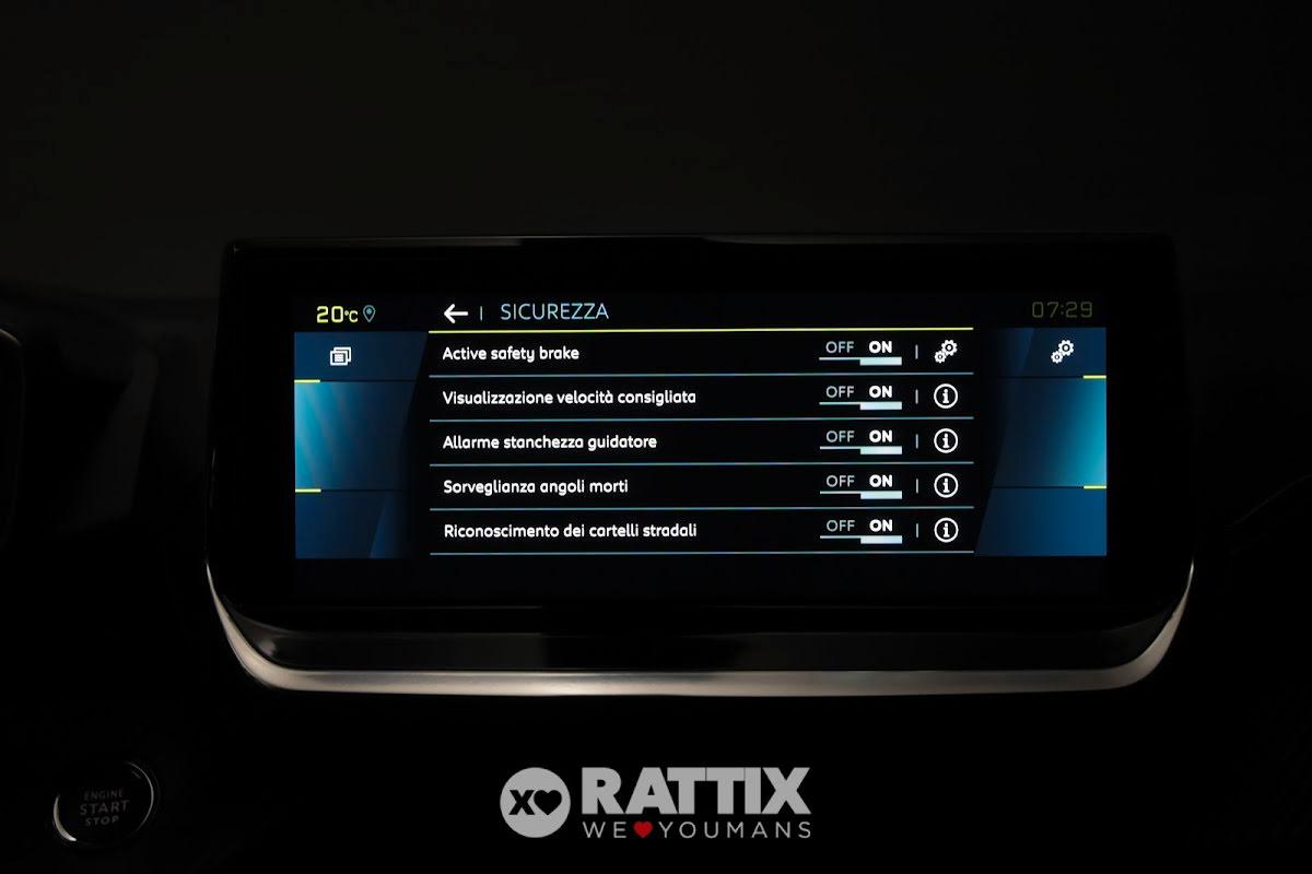 Peugeot e-2008 motore elettrico 100kW GT