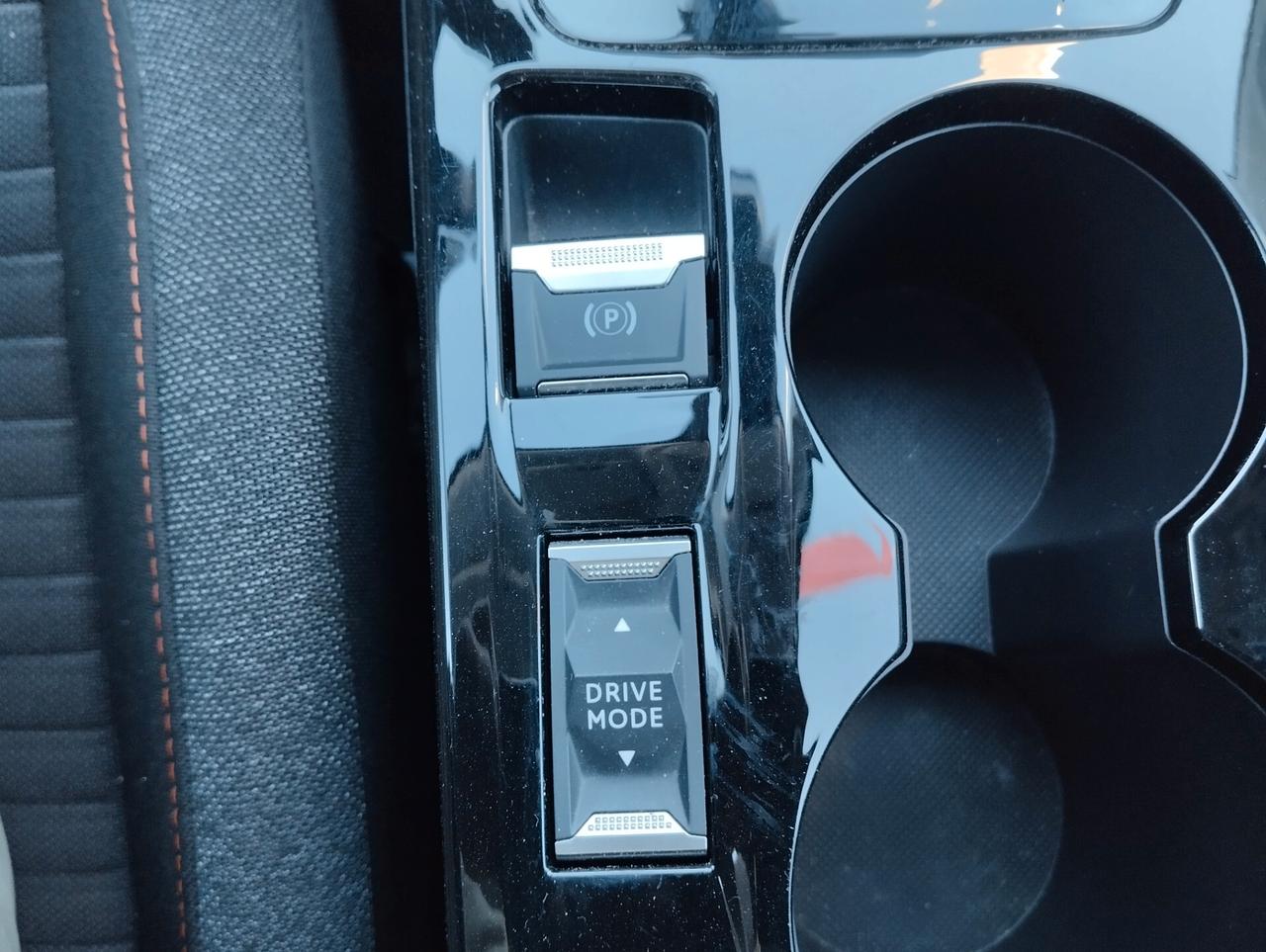 Peugeot 208 motore elettrico 136 CV 5 porte Active