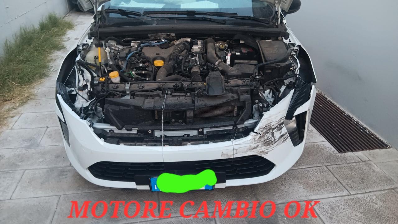 Renault Clio incidentata sinistrata mondialcars 024