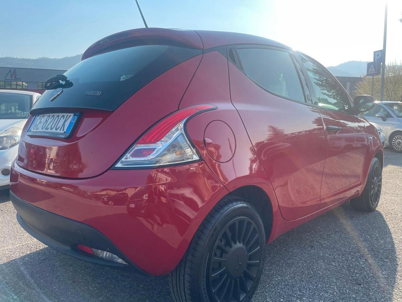 Lancia Ypsilon 1.0 Hybrid Silver – 2021 | 67.561 km | Neopatentati