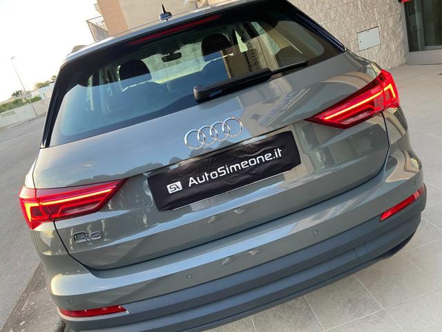 AUDI Q3 35 2.0 TDI S tronic Business COCKPIT