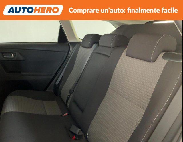 TOYOTA Auris Touring Sports 1.8 Hybrid Black Edition