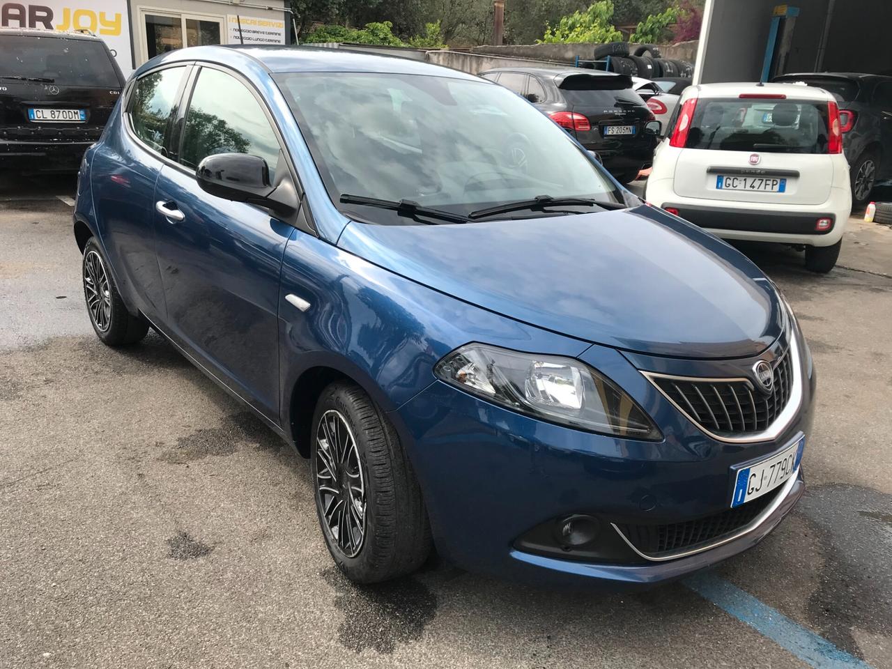 Lancia Ypsilon 1.0 FireFly 5 porte S&S Hybrid Ecochic Silver