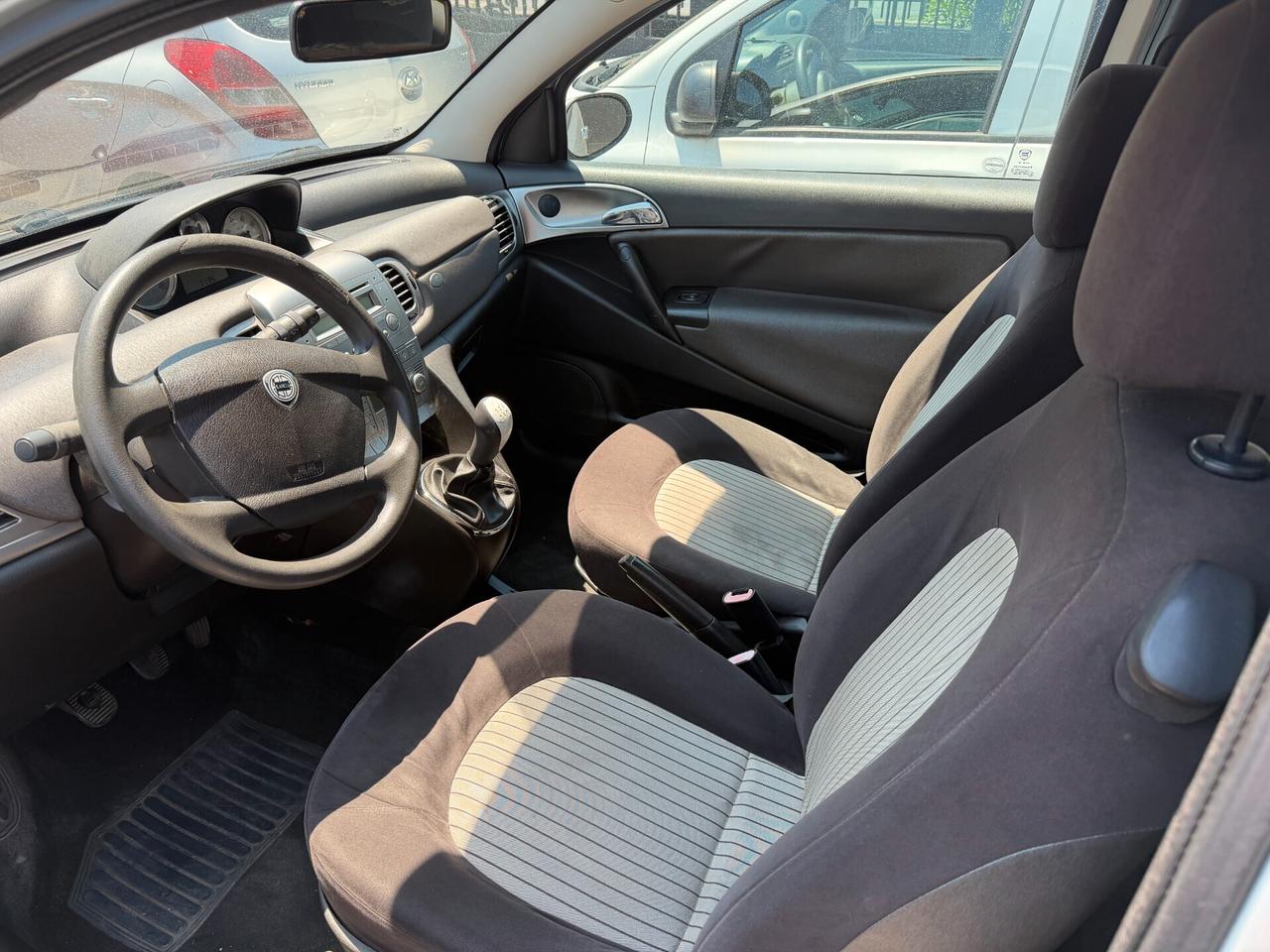 Lancia Ypsilon 1.3 MJT 75 CV Argento