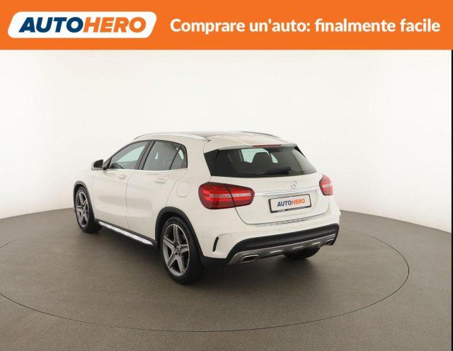 MERCEDES-BENZ GLA 180 Premium