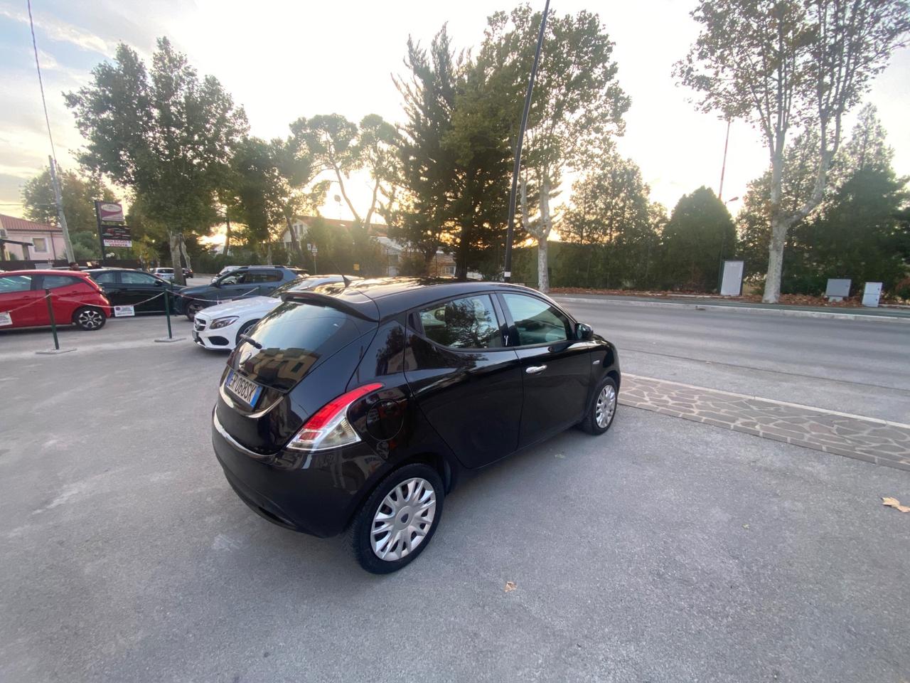Lancia Ypsilon 1.2 69 CV 5 porte S&S Platinum