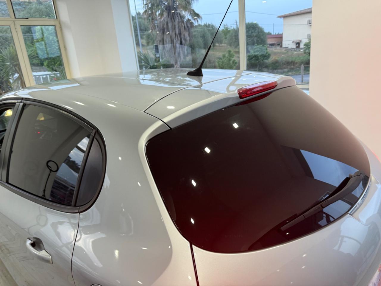Peugeot 208 1.2 VTI 82 5P Allure STYLE+NAVI/LED2017