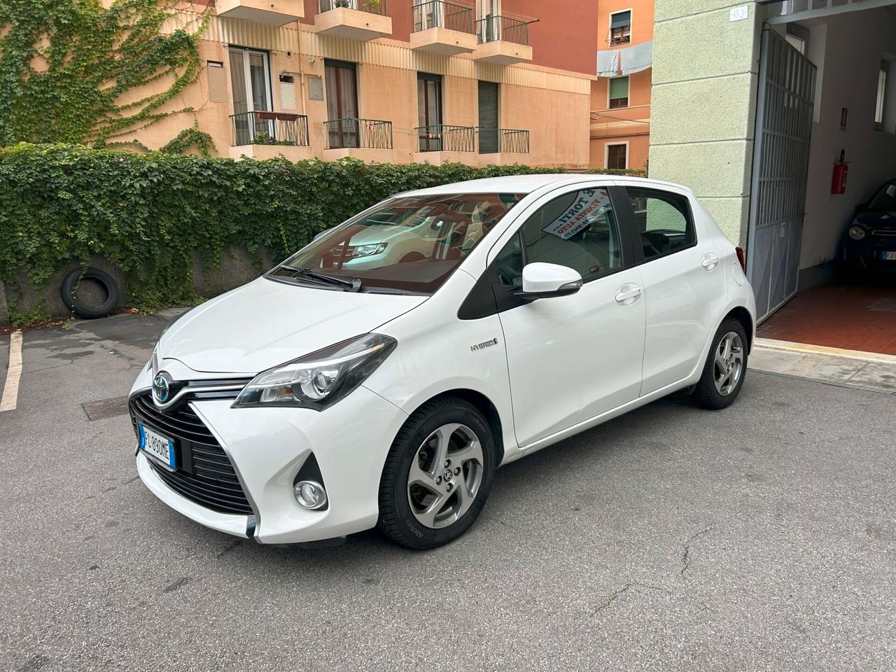 Toyota Yaris 1.5 Hybrid 5 porte Style BATTERIE NUOVE GARANZIA TOYOTA