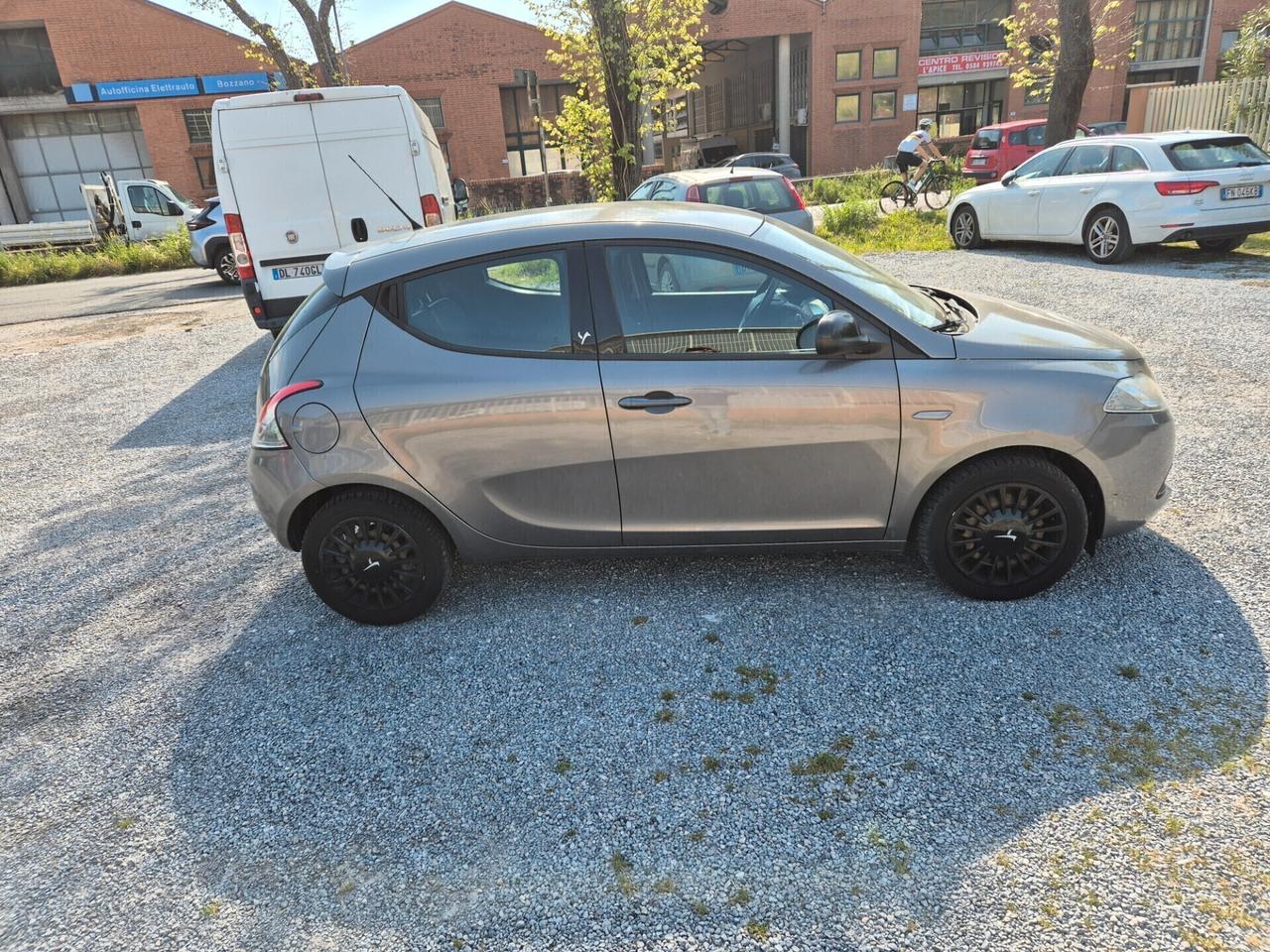 Lancia Ypsilon 1.2 69 CV 5 porte S&S Silver