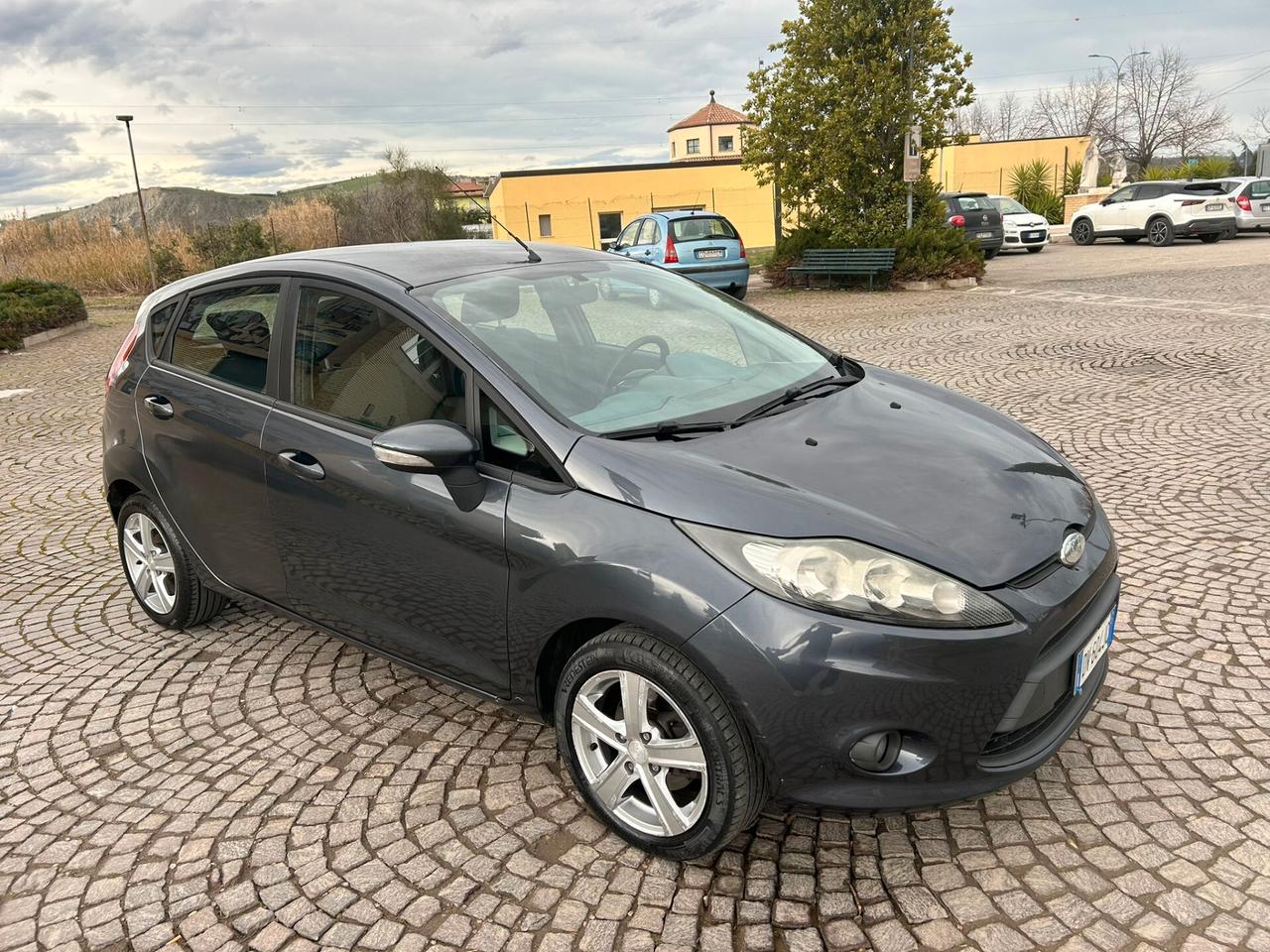 Ford Fiesta 1.4 TDCi 68CV 5 porte Titanium