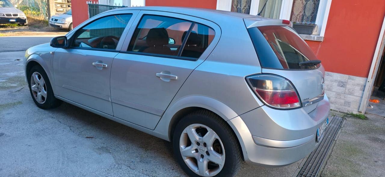 Opel Astra 1.7 CDTI 101CV 5 porte Cosmo neop