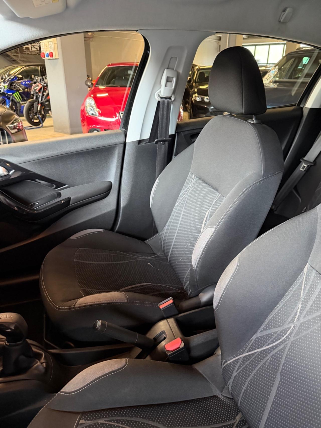 Peugeot 208 1.2 82CV 5P ALLURE NEOPAT KMCERT