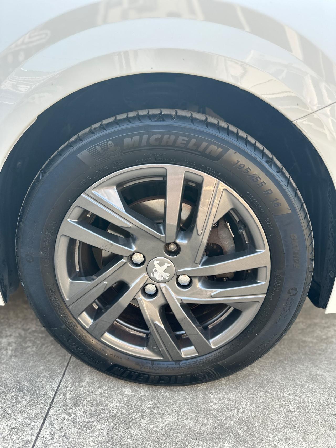 PEUGEOT 208 (anno 2021)