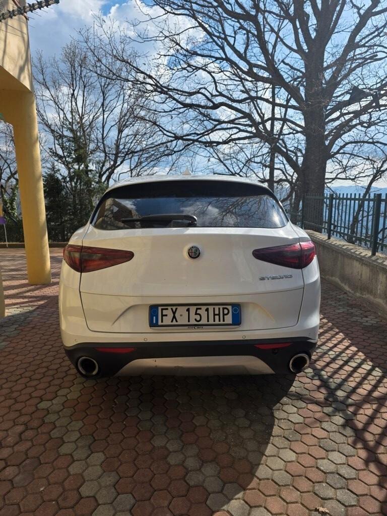 Alfa Romeo Stelvio 2.2 Turbodiesel 190 CV AT8 RWD Executive
