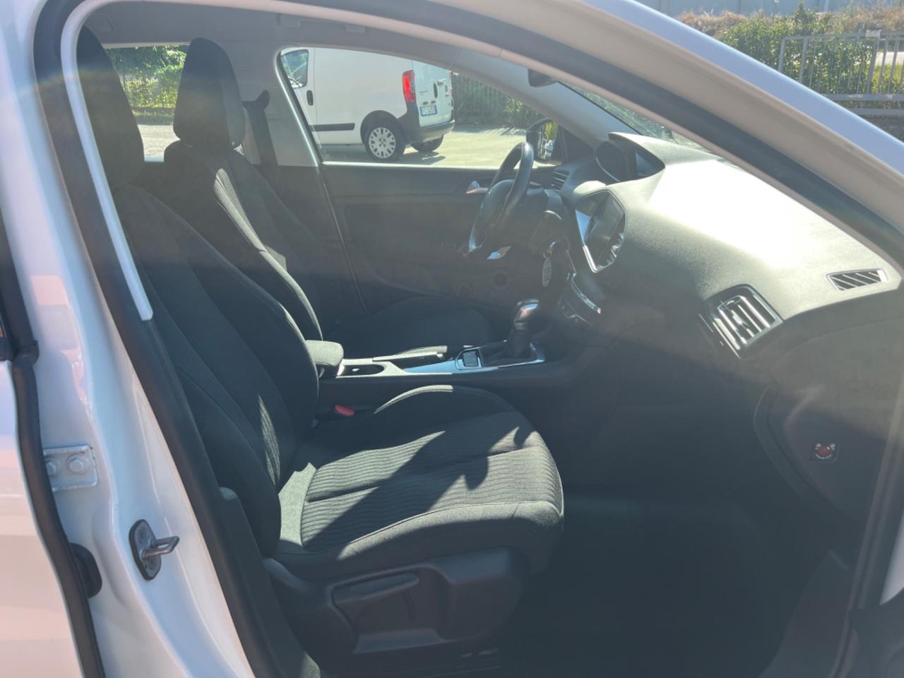 Peugeot 308 BlueHDi 120 S&S EAT6 SW Allure
