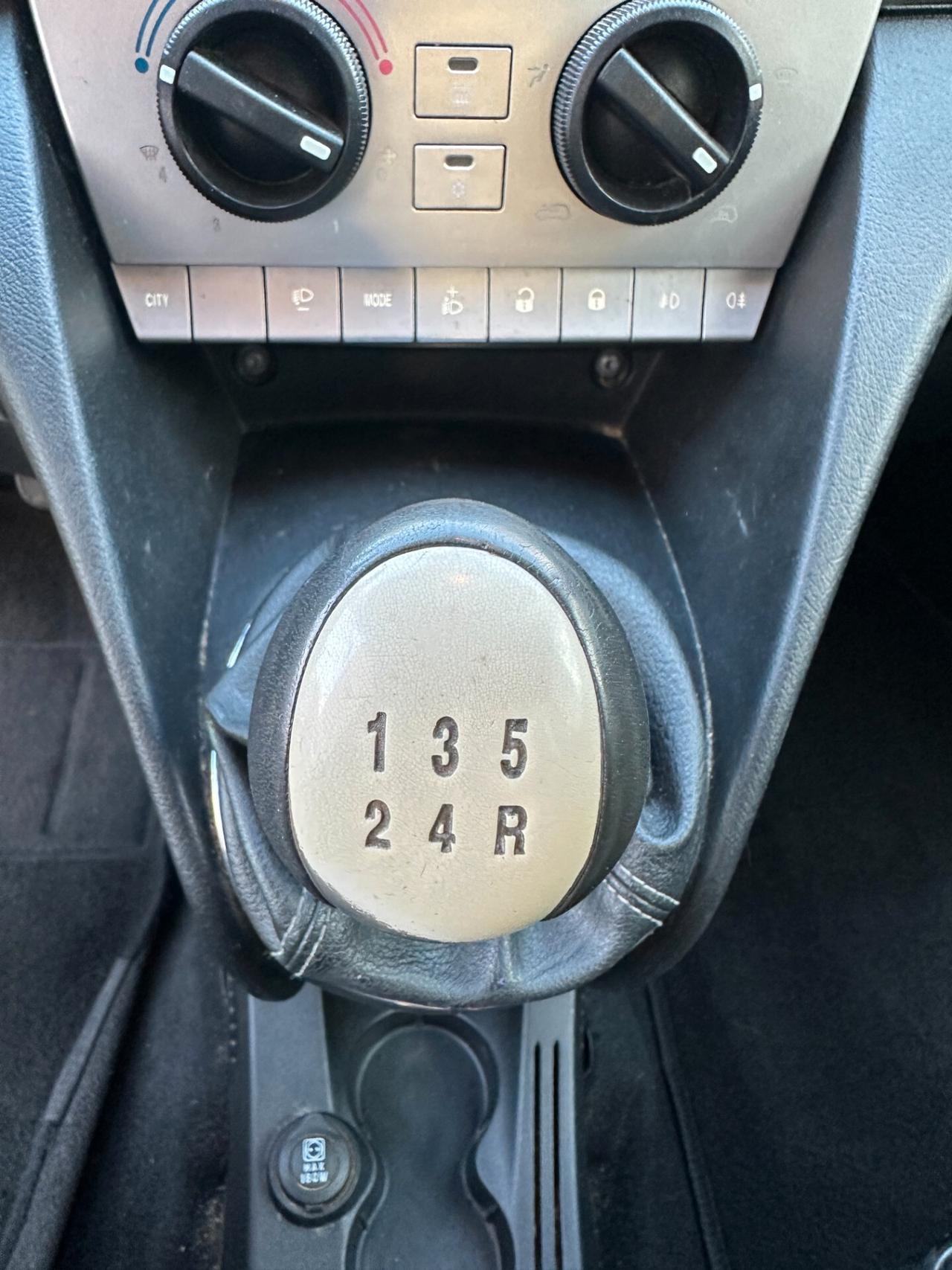 Lancia Ypsilon 1.3 MJT 75 CV Diva