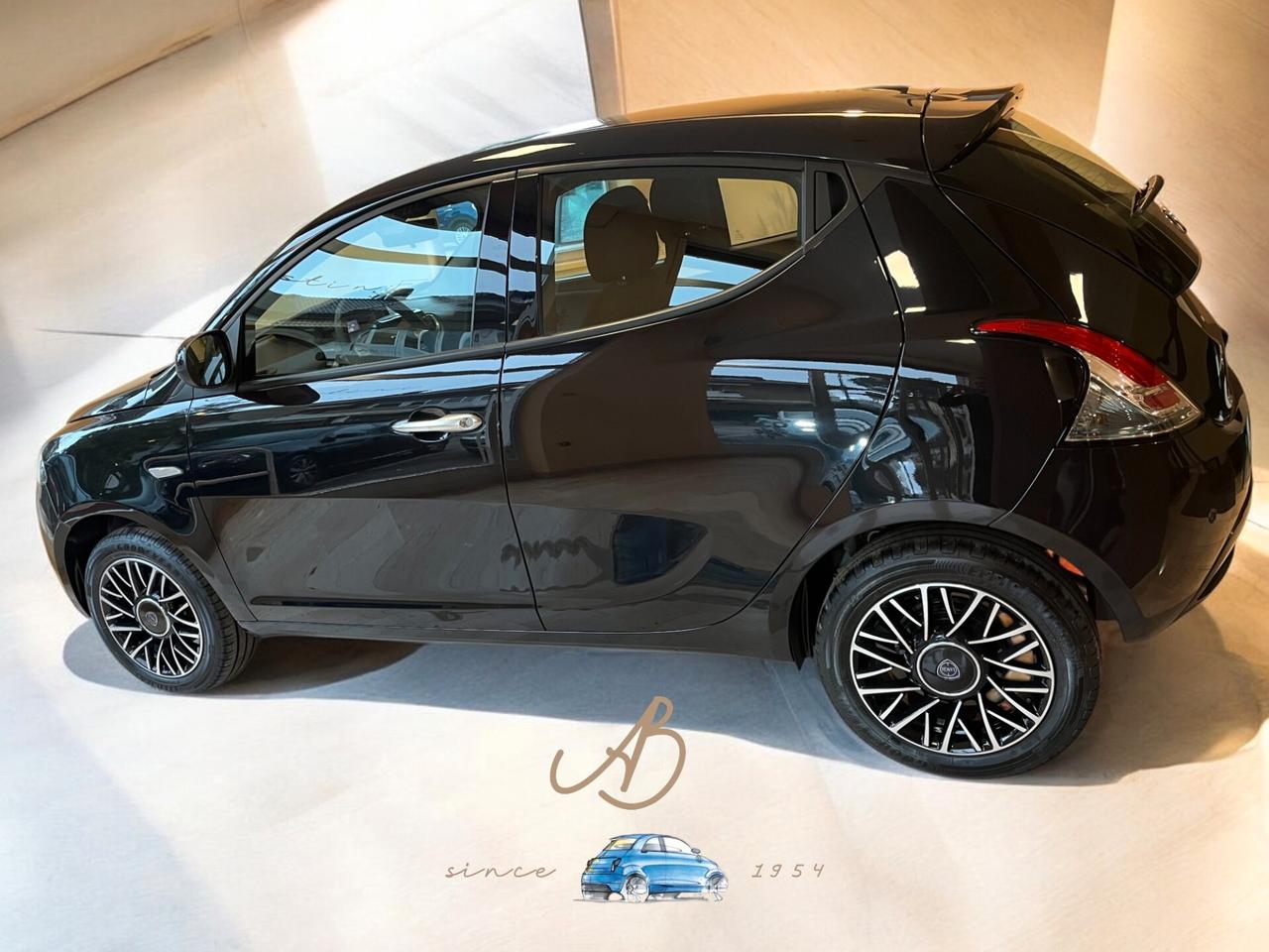 Lancia Ypsilon 1.0 FireFly 5 porte S&S Hybrid Platino