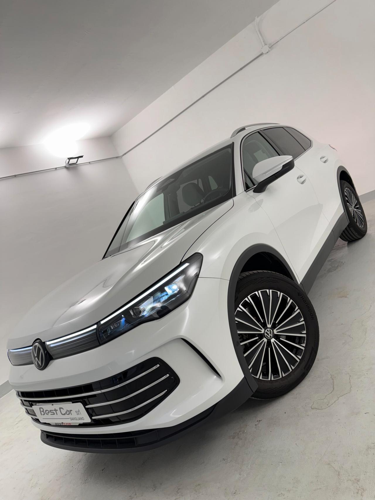 Volkswagen Tiguan 2.0 TDI 150 CV DSG Elegance led gancio elettrico adattivo retrocamera