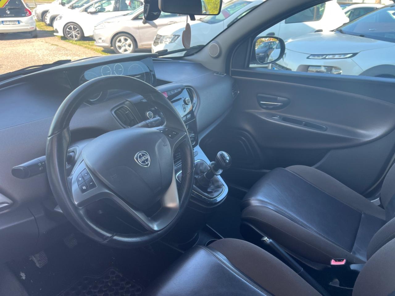 Lancia Ypsilon 1.2 69 CV 5 porte GPL ok neopatentati