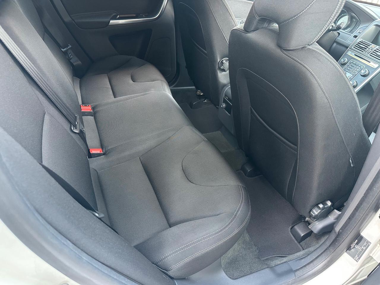 Volvo XC 60 2.4 D4 Momentum AWD 163CV Geartronic*EURO5*NAVI