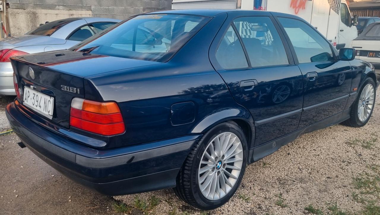 Bmw 318i sedan 5 porte