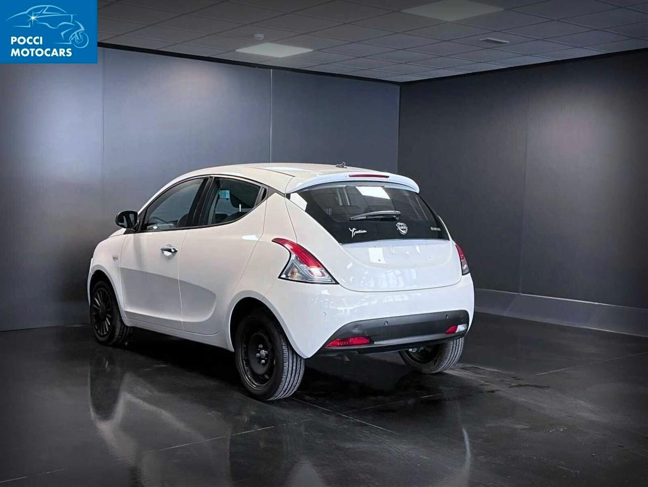 Lancia Ypsilon 1.0 FireFly 5 porte S&S Hybrid Silver